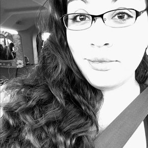 Meet your Posher, Raquel